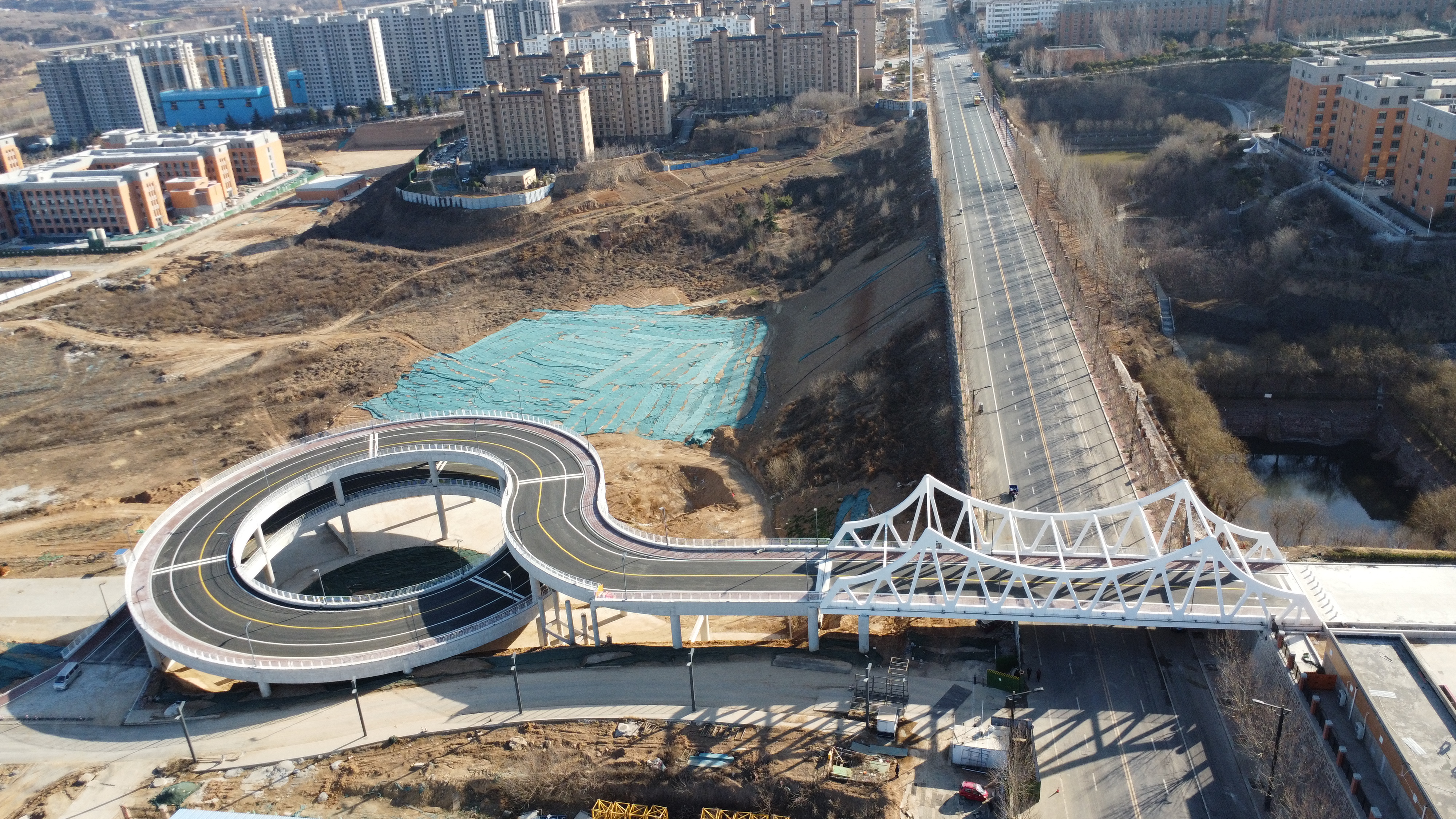 鄭州商學院三彩校區(qū)過街天橋項目